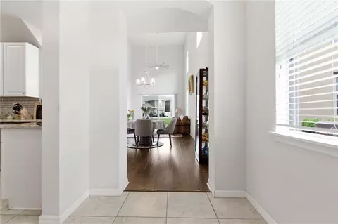 Entry Way - 2212 Broadway View Ave, Brandon, FL 33510 photo 5 of 7