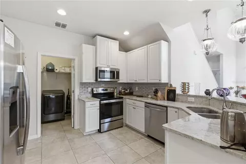 Kitchen - 2212 Broadway View Ave, Brandon, FL 33510 photo 2 of 4