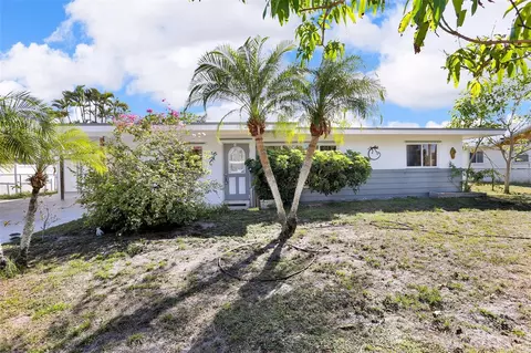 525 Skylark Ln NW, Port Charlotte, FL 33952