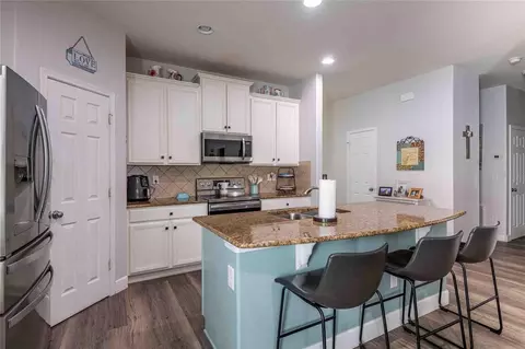 Kitchen - 2814 Maple Brook Loop, Lutz, FL 33558 photo 2 of 2