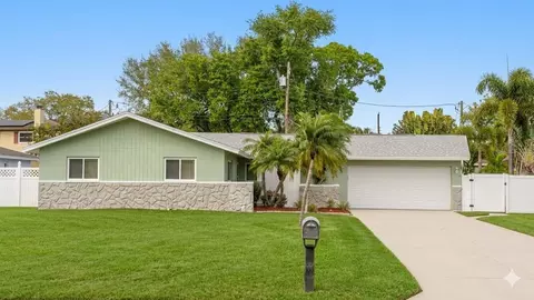 7955 Bayshore Dr, Seminole, FL 33776