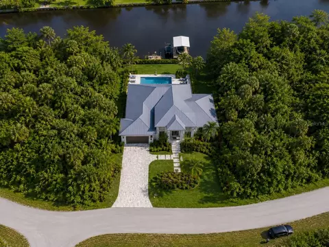 594 Mcdill Dr, Port Charlotte, FL 33953