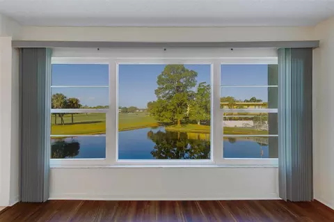 225 Country Club Dr #F1210, Largo, FL 33771