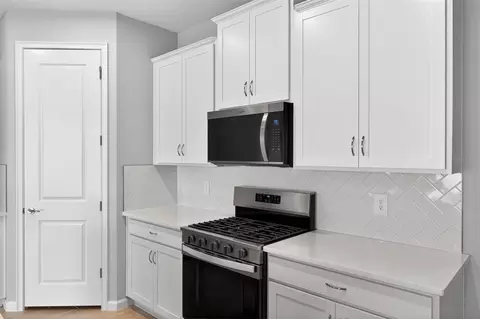 Kitchen - 9243 Aurelia Ave, Parrish, FL 34219 photo 3 of 3