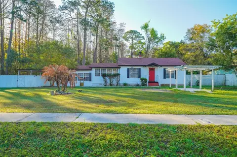 2285 Lake Dr, Jacksonville, FL 32246