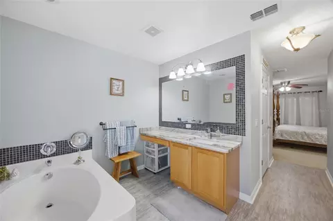 Bath - 4517 SE 28th St, Ocala, FL 34480 photo 2 of 5