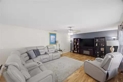 Living - 4517 SE 28th St, Ocala, FL 34480 photo 3 of 4