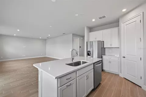 Kitchen - 13140 Oxeye Ln, Parrish, FL 34219 photo 3 of 3