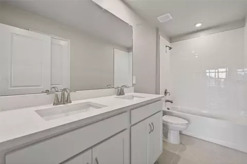 Bath - 13140 Oxeye Ln, Parrish, FL 34219 photo 3 of 3