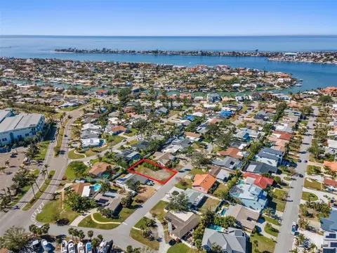 164 2nd St W, Saint Petersburg, FL 33715