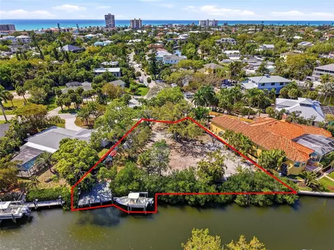 114 Island Cir, Sarasota, FL 34242