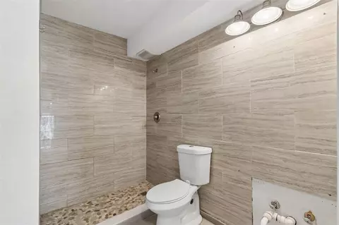Bath - 16108 5th St E, Redington Beach, FL 33708 photo 5 of 6