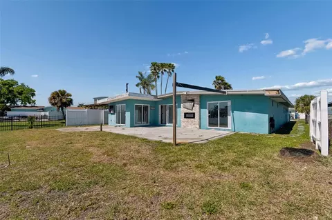 Exterior - 16108 5th St E, Redington Beach, FL 33708 photo 3 of 4