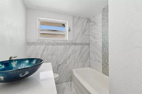 Bath - 16108 5th St E, Redington Beach, FL 33708 photo 3 of 6