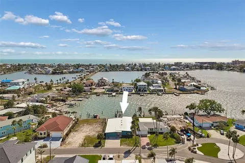 16108 5th St E, Redington Beach, FL 33708
