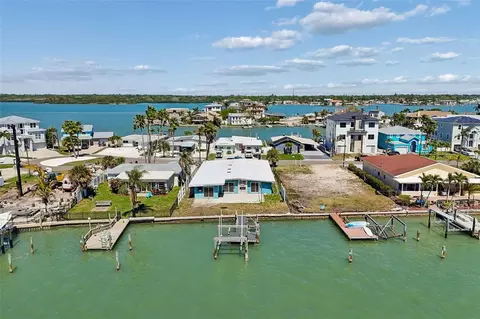 View/Area - 16108 5th St E, Redington Beach, FL 33708 photo 5 of 8