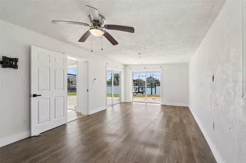 Living - 16108 5th St E, Redington Beach, FL 33708 photo 5 of 6