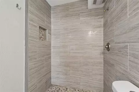 Bath - 16108 5th St E, Redington Beach, FL 33708 photo 6 of 6