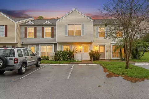 16143 Rambling Vine Dr E, Tampa, FL 33624