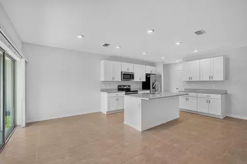 Kitchen - 12411 Gust Ct, Hudson, FL 34669 photo 4 of 4
