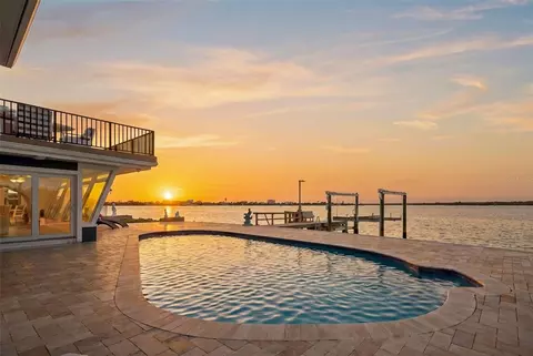 16123 6th St E, Redington Beach, FL 33708