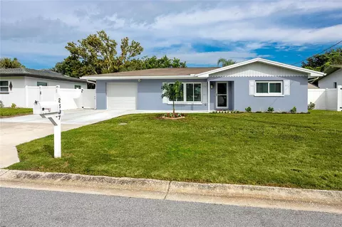 2597 Crescent Dr, Largo, FL 33770