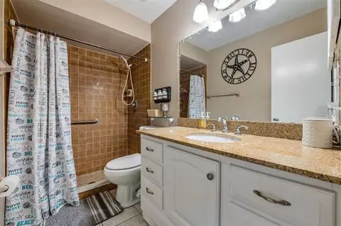 Bath - 11224 Sheffield Rd, Spring Hill, FL 34608 photo 2 of 2