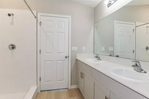 Bath - 15250 Maude Landing Loop, Wimauma, FL 33598 photo 2 of 3