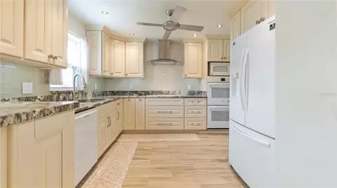 Kitchen - 903 Cara Dr #903, Largo, FL 33771 photo 3 of 11