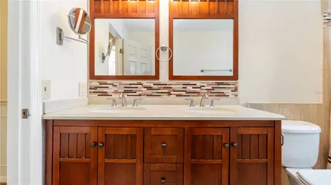 Bath - 903 Cara Dr #903, Largo, FL 33771 photo 2 of 5