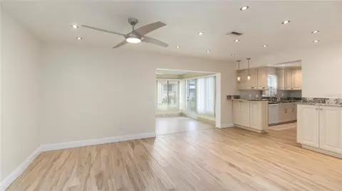 Living - 903 Cara Dr #903, Largo, FL 33771 photo 4 of 8