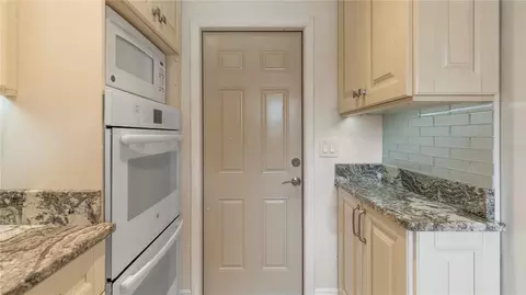 Kitchen - 903 Cara Dr #903, Largo, FL 33771 photo 10 of 11
