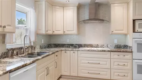 Kitchen - 903 Cara Dr #903, Largo, FL 33771 photo 5 of 11