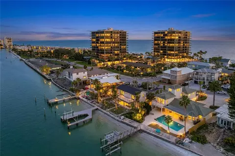 7711 Bayshore Dr, Treasure Island, FL 33706