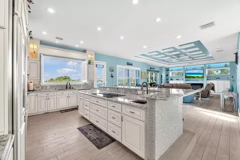 Kitchen - 9425 Oak St, Riverview, FL 33578 photo 7 of 7