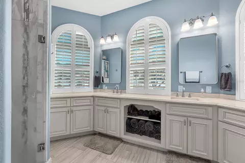 Bath - 9425 Oak St, Riverview, FL 33578 photo 1 of 5