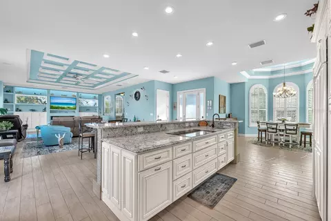 Kitchen - 9425 Oak St, Riverview, FL 33578 photo 6 of 7