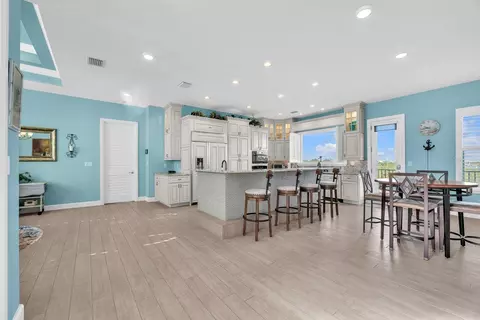 Kitchen - 9425 Oak St, Riverview, FL 33578 photo 4 of 7