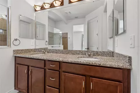 Bath - 1214 Florablu Dr, Seffner, FL 33584 photo 5 of 9