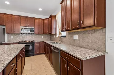 Kitchen - 1214 Florablu Dr, Seffner, FL 33584 photo 6 of 6