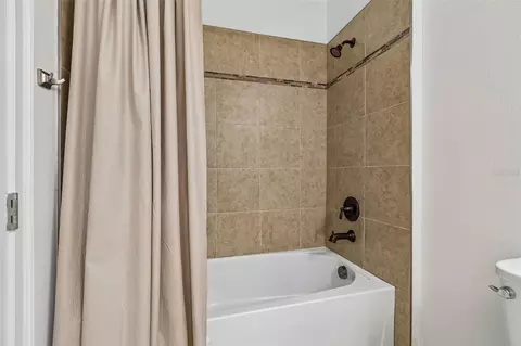 Bath - 1214 Florablu Dr, Seffner, FL 33584 photo 8 of 9
