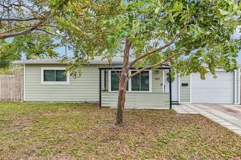 7017 Meadowlawn Dr N, Saint Petersburg, FL 33712