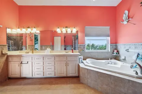 Bath - 6441 Clark St, Hudson, FL 34667 photo 4 of 5