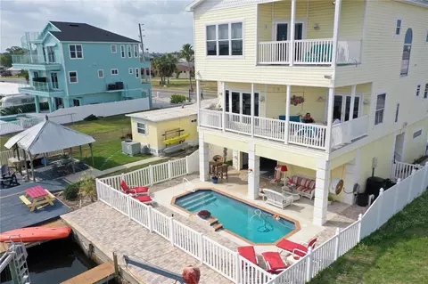 6441 Clark St, Hudson, FL 34667