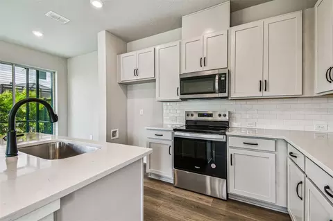 Kitchen - 11706 Full Moon Loop, Parrish, FL 34219 photo 6 of 6