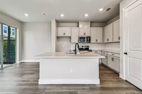 Kitchen - 11706 Full Moon Loop, Parrish, FL 34219 photo 2 of 6