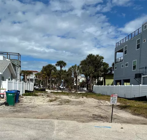 104 1st St N, Bradenton Beach, FL 34217