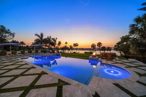 110 Harbor View Ln, Belleair Bluffs, FL 33770
