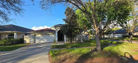 1810 Greystone Heights Dr, Valrico, FL 33594