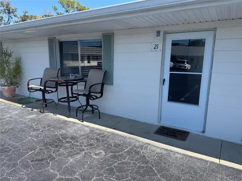 525 Manatee Ct #21, Venice, FL 34285